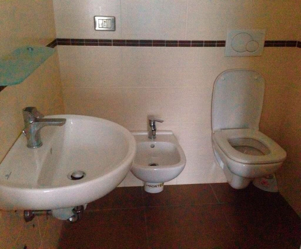 Bathroom 5, Hotel Riva, Rimini