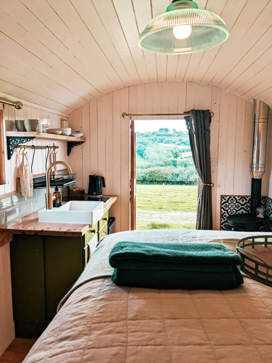 Bedroom 5, Stunning Shepherd's Hut Retreat, North Devon, Devon