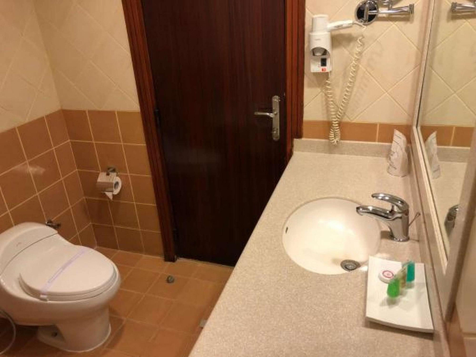 Bathroom 5, Golden Tulip Al Khobar, Al Khobar