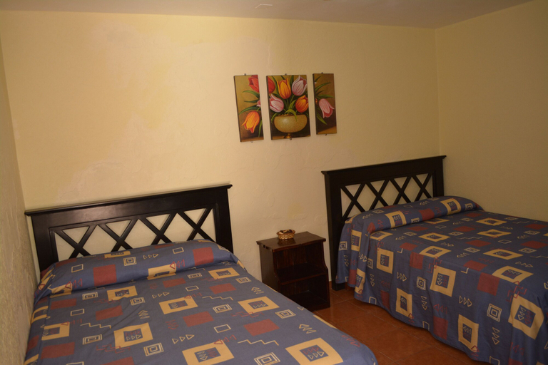 Bedroom 2, Hotel Victoria, Carmen