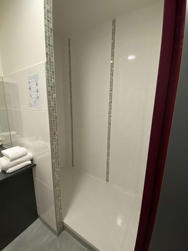 Bathroom 4, Kyriad Evreux - Netreville, Eure