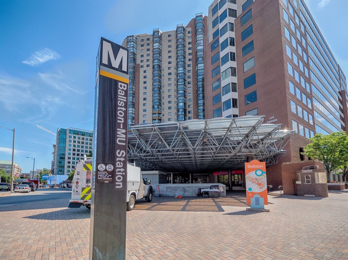 National at Ballston Place, Arlington