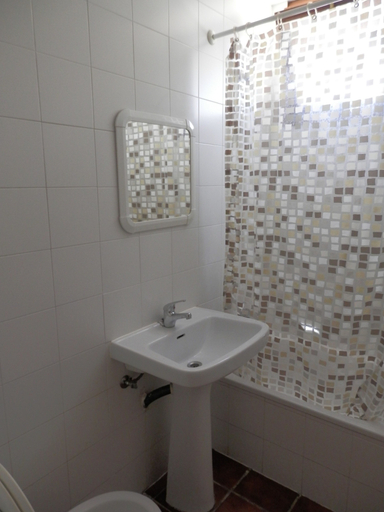 Bathroom 5, Albergue Restaurante Salto de Bierge - Hostel, Huesca