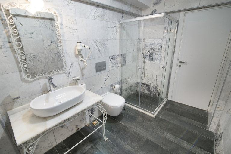 Bathroom 5, Buyukada Port Hotel, Adalar