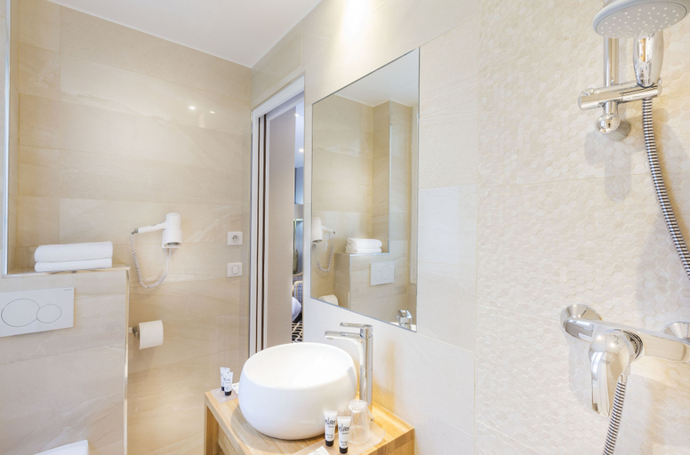 Bathroom 4, Hôtel International Paris, Paris