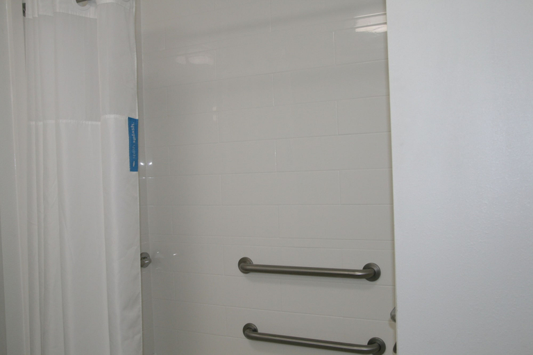 Bathroom 4, Hampton Inn Clarion, Clarion