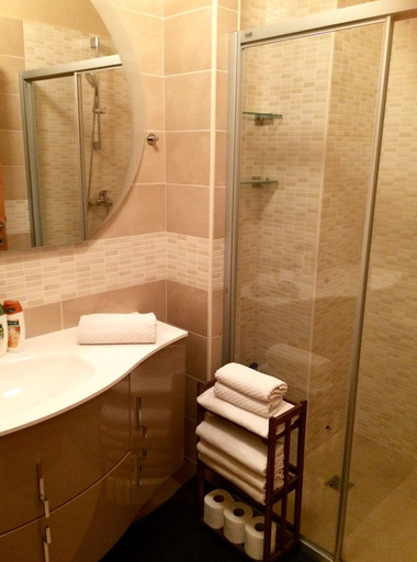 Bathroom 4, Apartments Four You, Zadar