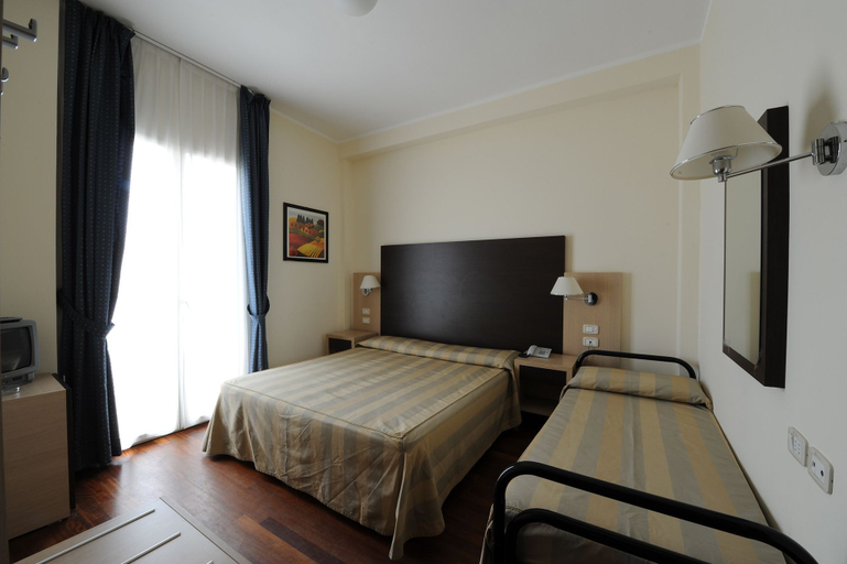 Bedroom 4, Hotel Royal, Pesaro E Urbino