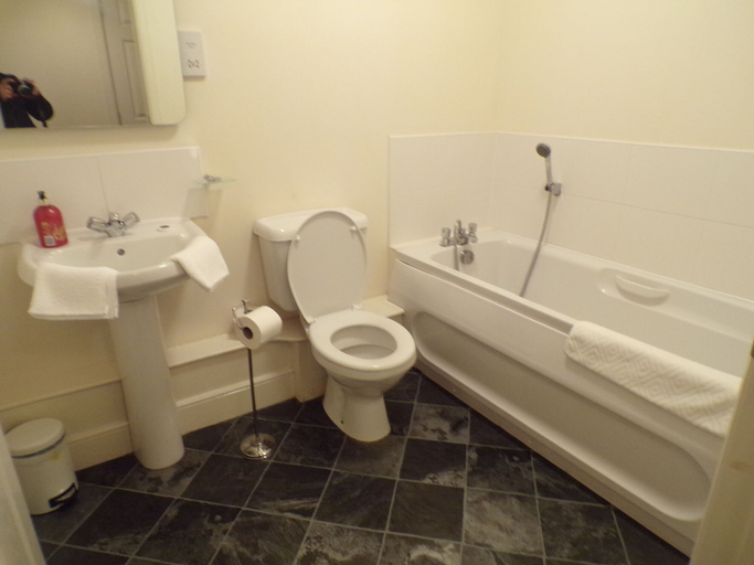 Bathroom 2, George Square - City Centre Suites, Glasgow