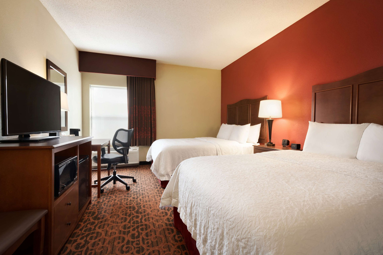 Bedroom 3, Hampton Inn Battle Creek, Calhoun