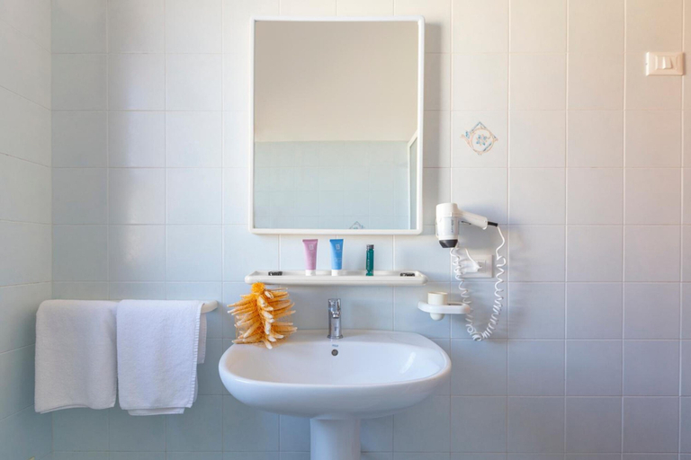 Bathroom 5, Residence Smeraldo, Trapani