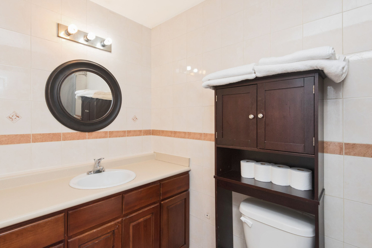 Bathroom 5, Racpanos Modern Stay on Ocean Avenue, Jersey City