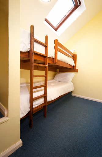 Bedroom 2, Tolroy Manor Holiday Park, Cornwall