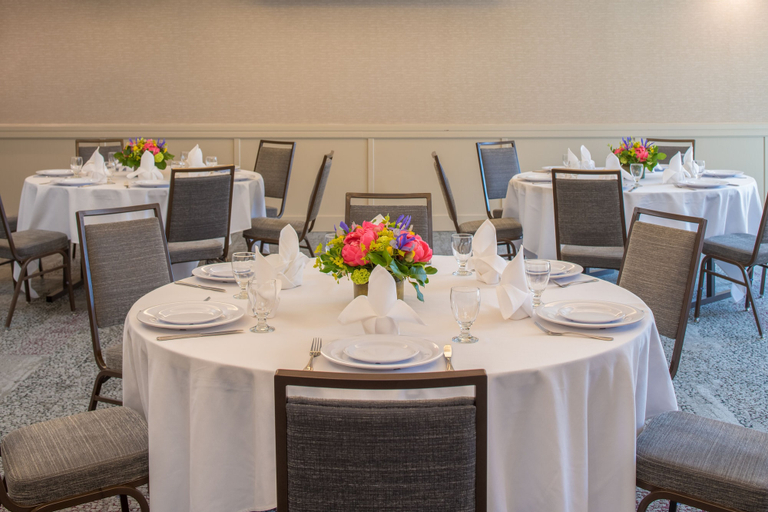Food & Drinks 5, Courtyard by Marriott Portland North, Multnomah