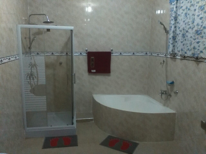 Bathroom, Sweetwater Guest House, Ga West