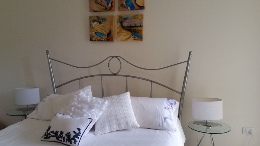 Bedroom 2, Art on Hart, Bega Valley