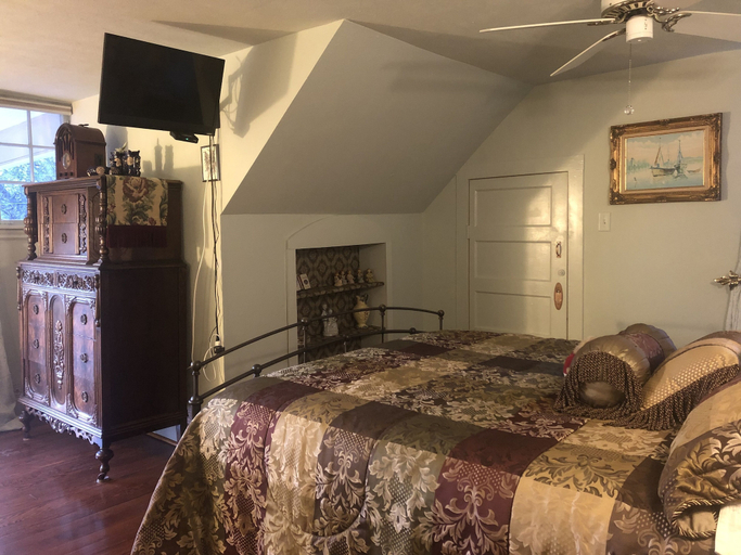 Bedroom 3, Woldert-Spence Manor, Smith