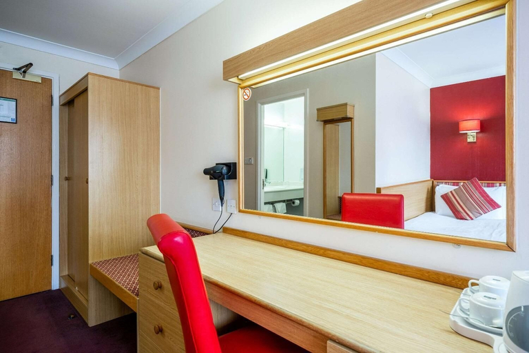 Bedroom 3, Comfort Inn Arundel, West Sussex