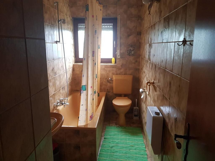 Bathroom 3, Franz Berg Apartment Greimerath, Trier-Saarburg