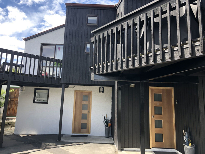 Exterior & Views 2, 16 guests. Unique, central, mountain & lake views, Queenstown-Lakes