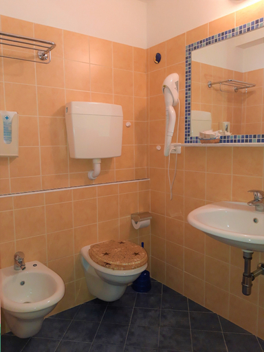 Bathroom 4, Marconi, Rimini