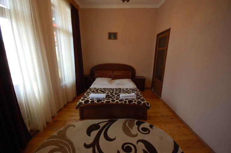 Bedroom 2, Lelis Guest House, Signagi