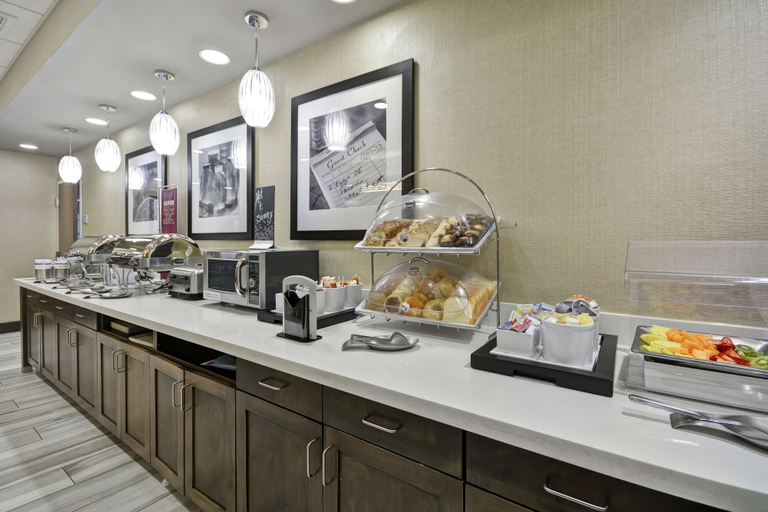 Food & Drinks 5, Hampton Inn Blue Ash/Cincinnati, Hamilton