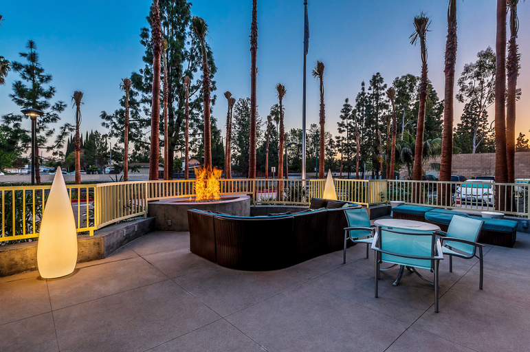 Food & Drinks 5, SpringHill Suites Anaheim Maingate, Orange