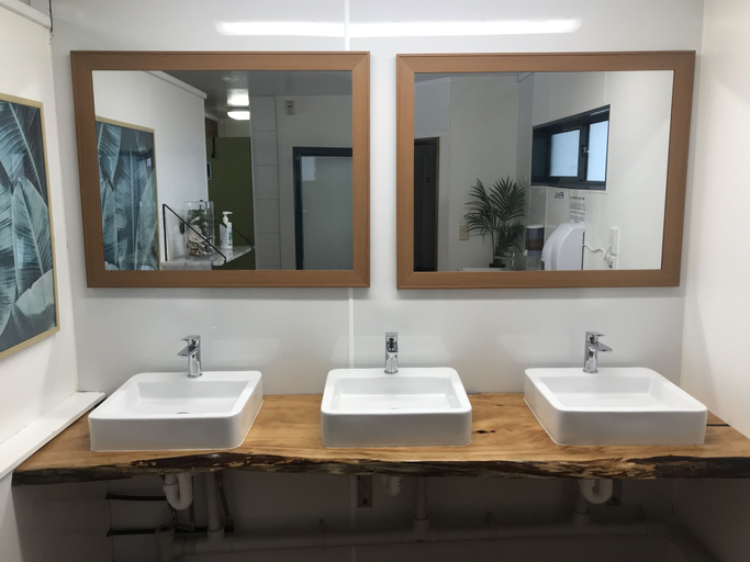 Bathroom 4, Peppertree Lodge - Hostel, Far North