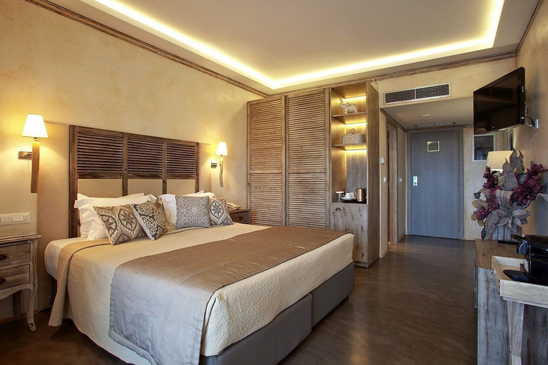 Bedroom 4, Congo Palace Hotel, Attica
