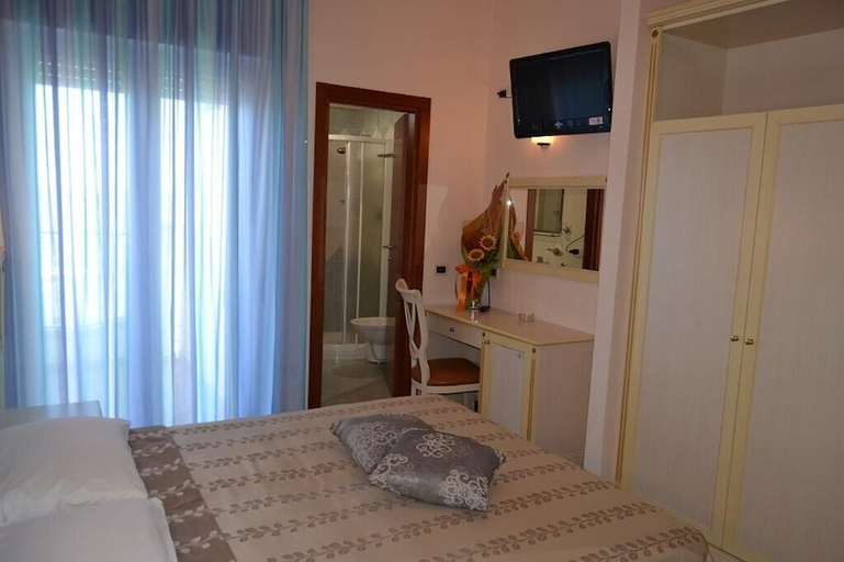Bedroom 3, Hotel Zeus, Rimini
