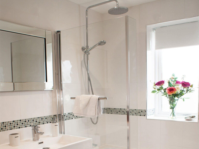 Bathroom 2, East Midlands House, Northamptonshire