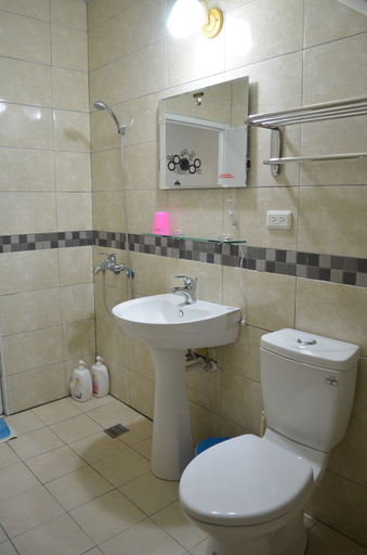 Bathroom 4, Hualien Holo Hostel Hotel, Hualien
