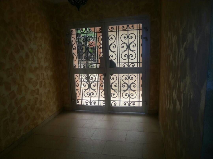 Others, Queen's Residence, Wouri