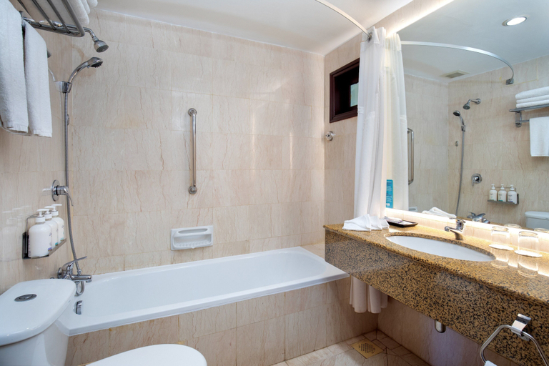 Bathroom 5, Holiday Inn Resort BATAM by IHG, Batam