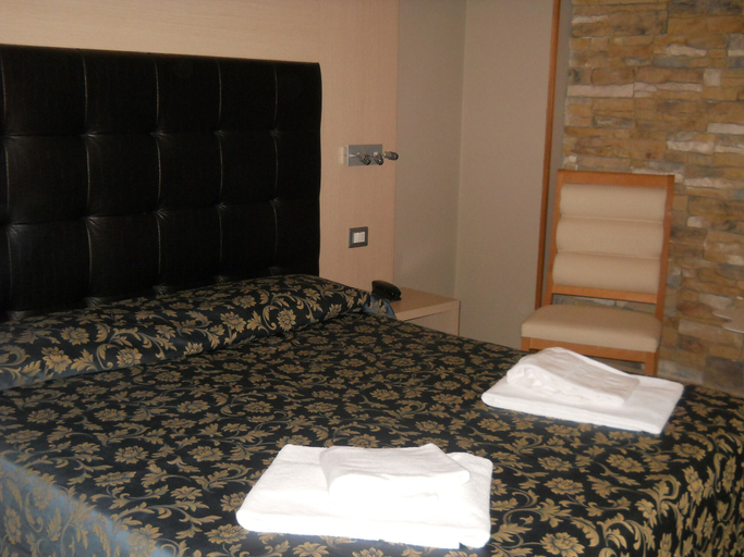 Bedroom 2, Grand Hotel Boston, Siena