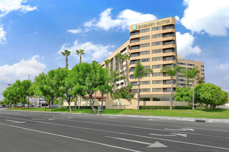 Exterior & Views 2, Embassy Suites by Hilton Anaheim Orange, Orange