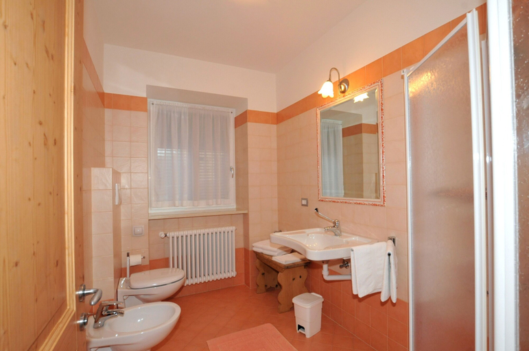 Bathroom 3, Agritur Le Pergolette, Trento