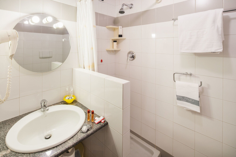 Bathroom 5, Phi Hotel Palio, Asti