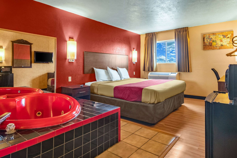 Bedroom 3, Econo Lodge Kent - Akron West, Portage