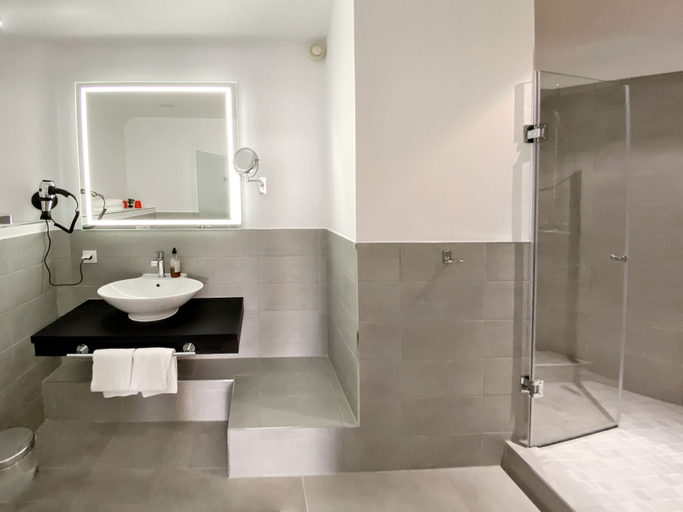 Bathroom 5, DORMERO Hotel Düsseldorf, Mettmann