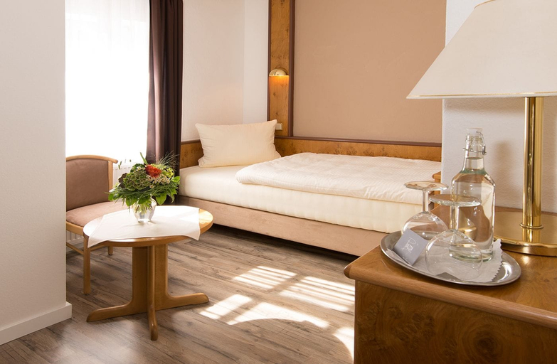 Bedroom 4, Altstadthotel und Restaurant Piazza, Ansbach