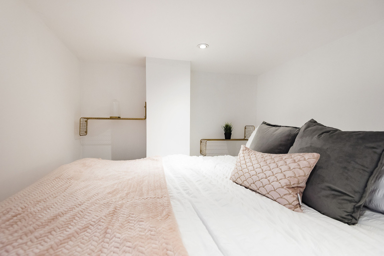 Bedroom 2, Queensway 1, London