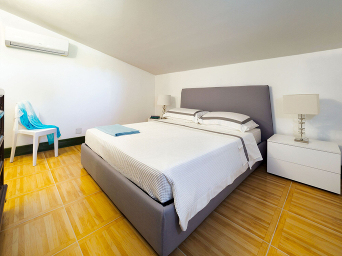 Bedroom 3, Gira Sole, Syracuse