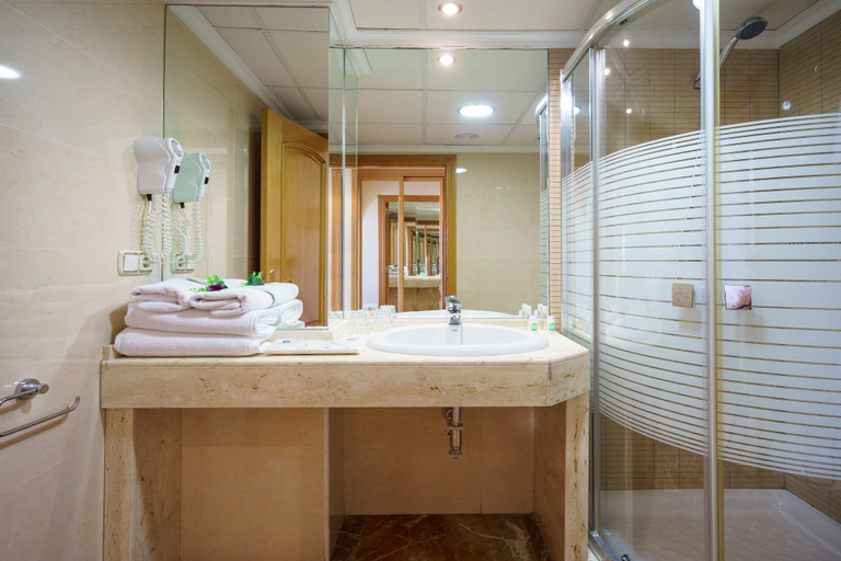 Bathroom 5, Hotel Isabel, Málaga