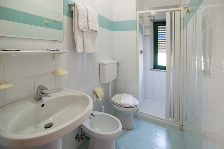Bathroom 4, Villaggio Alkantara, Messina
