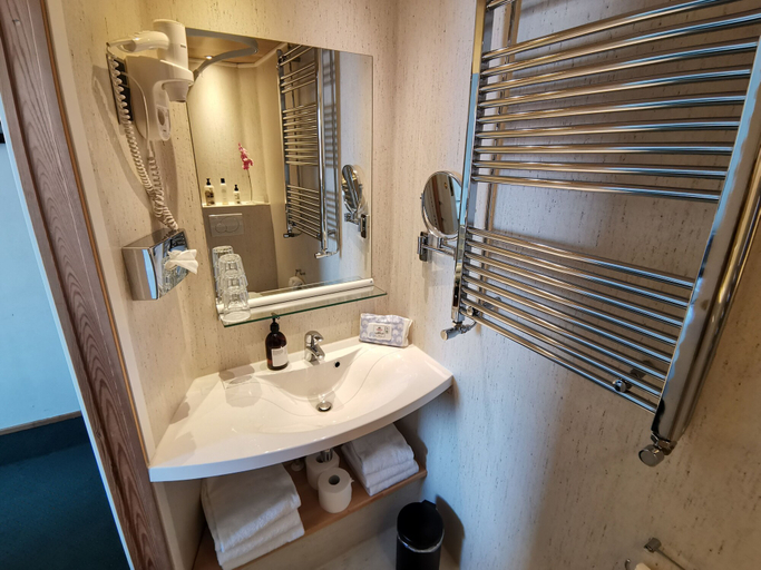 Bathroom 3, Hotel Skandinavien, Langeland