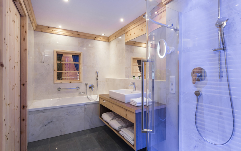 Bathroom 4, GrünerBaum Hotels, Bolzano