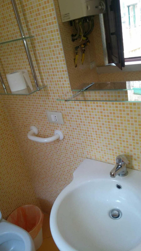 Bathroom 5, Giupy Home, Catania