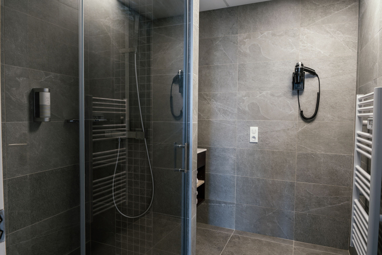 Bathroom 5, Cottages de France CDG, Seine-et-Marne